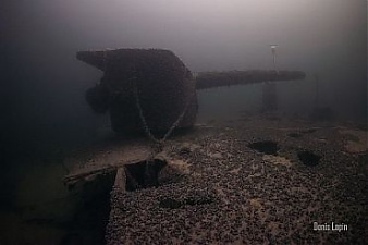 Фото Дениса Лапина, сделанное ранней весною: 152 мм орудие.